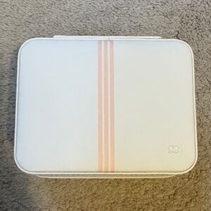White and Pink Jewlery Case